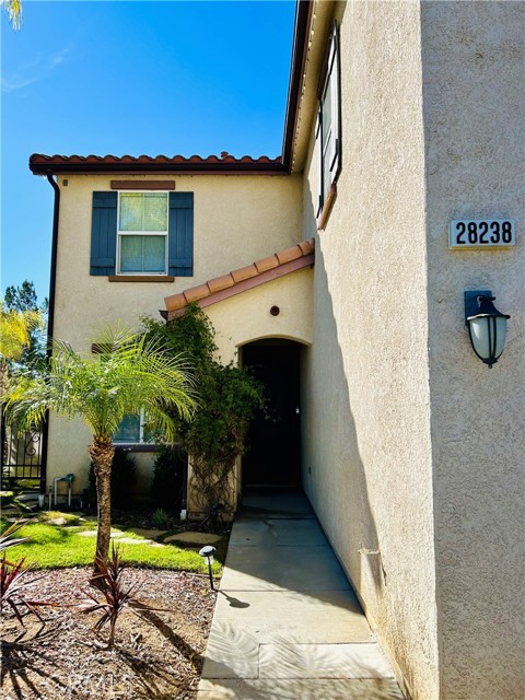 Detail Gallery Image 3 of 28 For 28238 Alton Way, Castaic,  CA 91384 - 4 Beds | 2/1 Baths