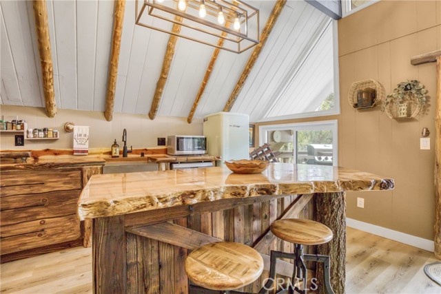 875 Brentwood Drive, Lake Arrowhead CA: https://media.crmls.org/medias/8511883a-06ae-434d-a912-4061f0f29e4d.jpg