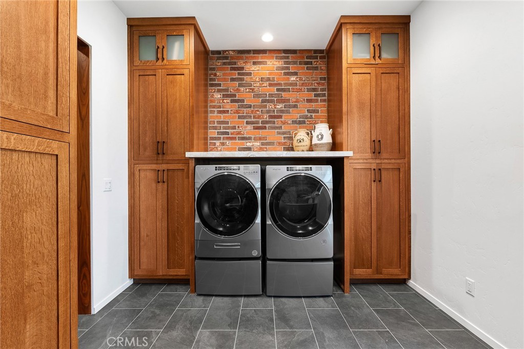 https://media.crmls.org/medias/85118f26-98a6-45b6-a148-e233be521c68.jpg?preset=X-Large