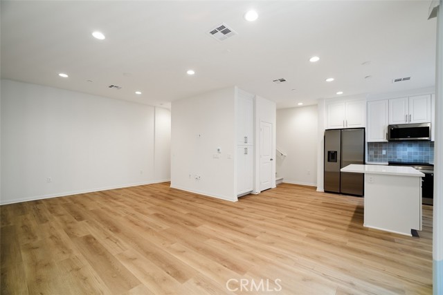 Detail Gallery Image 5 of 33 For 2430 Agave St #4,  Anaheim,  CA 92806 - 2 Beds | 2/1 Baths