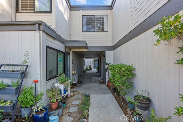 Detail Gallery Image 6 of 33 For 6475 Twin Circle Ln #3,  Simi Valley,  CA 93063 - 2 Beds | 2 Baths