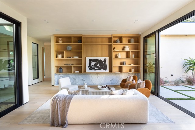 Detail Gallery Image 21 of 36 For 23340 Collins, Woodland Hills,  CA 91367 - 4 Beds | 4/1 Baths