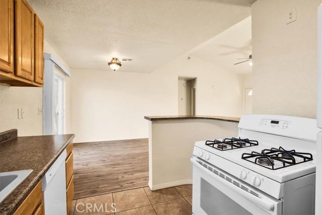 60803 Division Street, Joshua Tree CA: https://media.crmls.org/medias/8512ac25-307b-4828-b6f0-e5a63ebfebc0.jpg