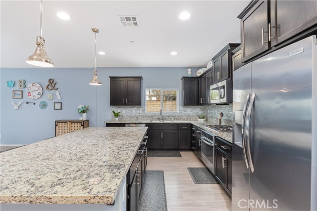 Detail Gallery Image 9 of 42 For 17909 Lapis, San Bernardino,  CA 92407 - 4 Beds | 2 Baths