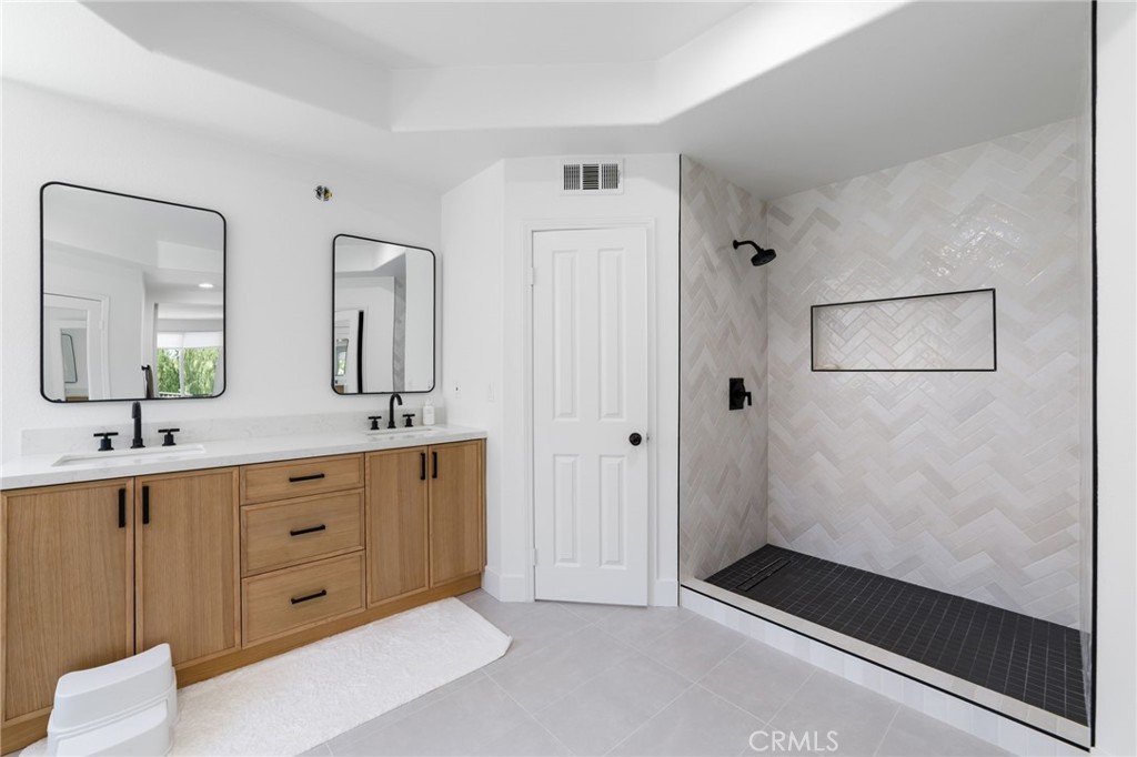 MLS #OC25274764 image #23