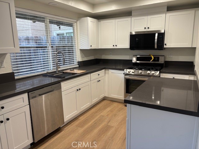 Detail Gallery Image 6 of 14 For 2318 Franzen, Santa Ana,  CA 92705 - – Beds | – Baths