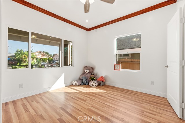 Detail Gallery Image 14 of 41 For 1330 W 48th St, Los Angeles,  CA 90037 - 4 Beds | 3/1 Baths