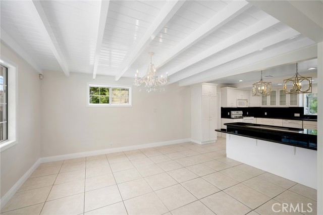 Detail Gallery Image 7 of 32 For 3805 Los Olivos Ln, Glendale,  CA 91214 - 5 Beds | 2 Baths