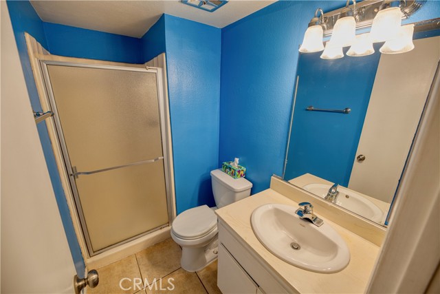 Detail Gallery Image 14 of 26 For 16739 Vanowen St #C,  Van Nuys,  CA 91406 - 2 Beds | 2 Baths