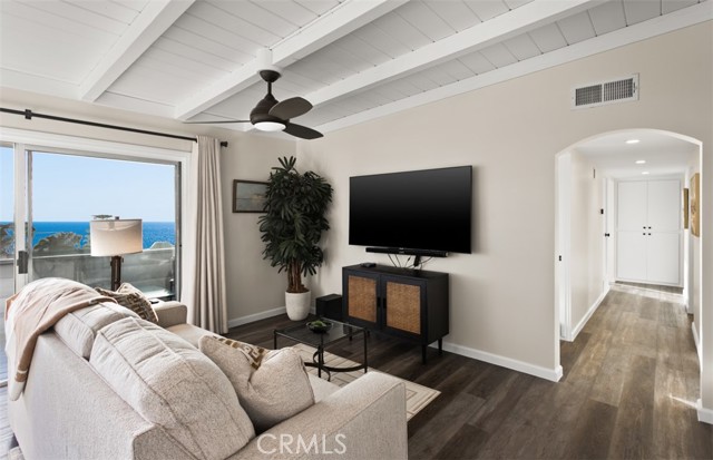 Detail Gallery Image 13 of 46 For 284 Chiquita, Laguna Beach,  CA 92651 - 4 Beds | 2/2 Baths