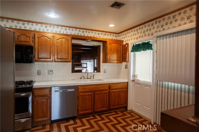 Detail Gallery Image 11 of 44 For 17433 Granada Ave, Fontana,  CA 92335 - 3 Beds | 2 Baths