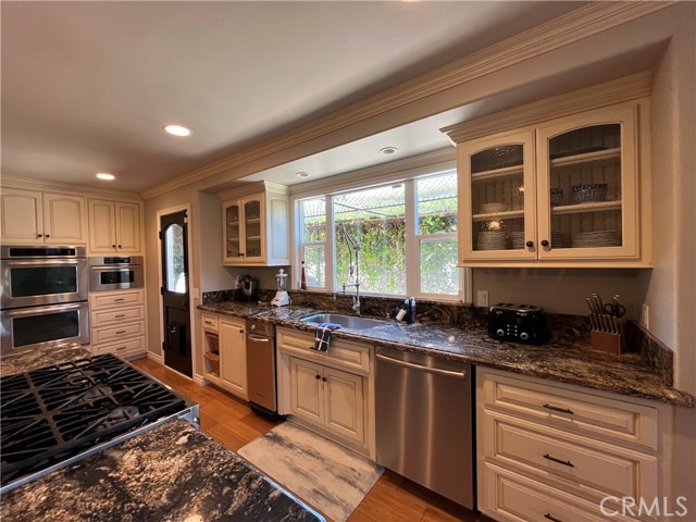 Detail Gallery Image 7 of 25 For 41270 via Del Toronjo, Temecula,  CA 92592 - 4 Beds | 3/1 Baths