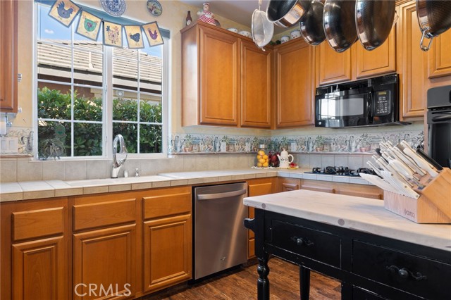Detail Gallery Image 8 of 30 For 10705 Topiary Dr, Bakersfield,  CA 93306 - 3 Beds | 2 Baths