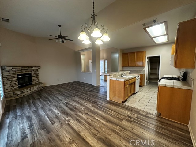 Detail Gallery Image 3 of 21 For 14075 Driftwood, Victorville,  CA 92395 - 4 Beds | 3 Baths