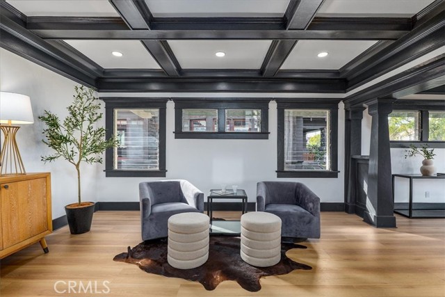 Detail Gallery Image 7 of 39 For 2274 W 21st St, Los Angeles,  CA 90018 - 4 Beds | 3 Baths