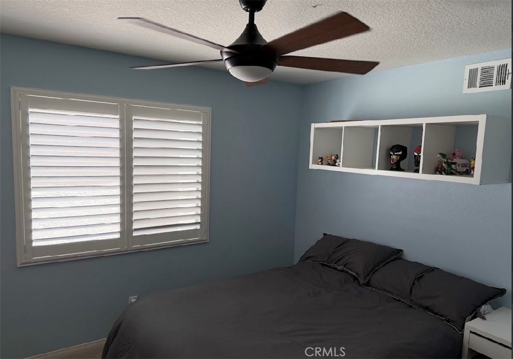 https://media.crmls.org/medias/851c04a0-865b-4500-b0ef-495f5d94a386.jpg?preset=X-Large