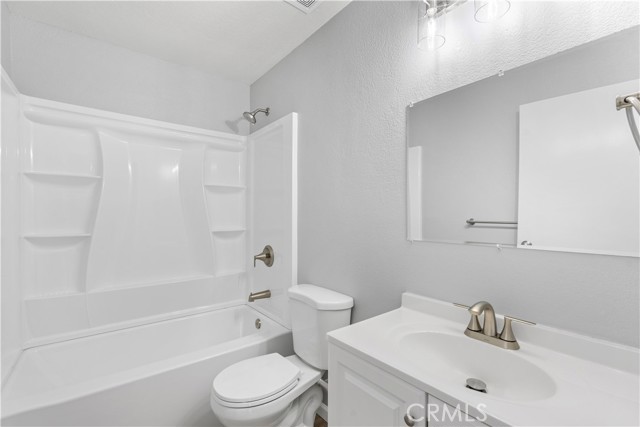 Photo #17: CRPW25168663 Listing: Photo #17