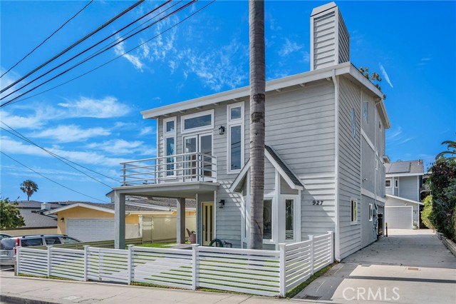 927 6th Street, Hermosa Beach CA: https://media.crmls.org/medias/851c5da0-2c70-410a-869c-07d18277c698.jpg