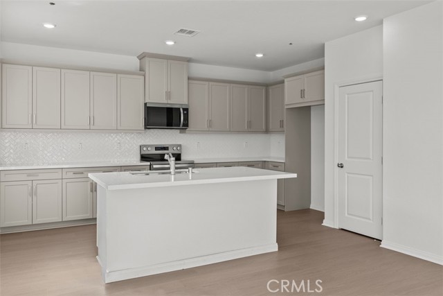 Detail Gallery Image 4 of 16 For 12793 Fuji Cir, Corona,  CA 92883 - 4 Beds | 3 Baths