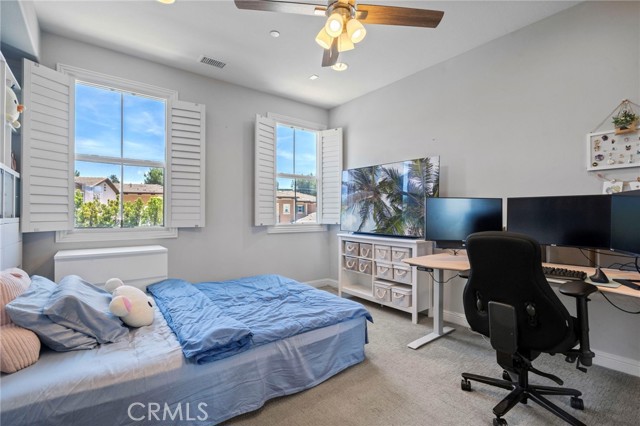 18 Goldenrod, Lake Forest CA: https://media.crmls.org/medias/851e1987-94b0-4582-ac37-a7696b8cb66a.jpg