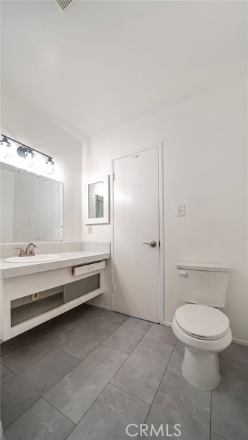 Detail Gallery Image 20 of 29 For 218 15th Street #C,  Manhattan Beach,  CA 90266 - 3 Beds | 2/1 Baths