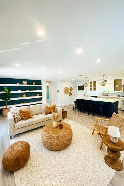 22149 Victory Boulevard, Woodland Hills CA: https://media.crmls.org/medias/851e6c3f-f8b3-4ac0-a8c5-4c906d1bf1c1.jpg