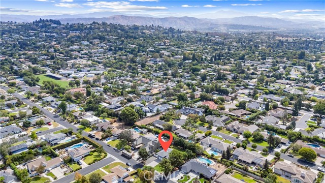 12172 Woodlawn Avenue, North Tustin CA: https://media.crmls.org/medias/851e7c17-8fc2-427f-9f7d-b45c8bcde032.jpg