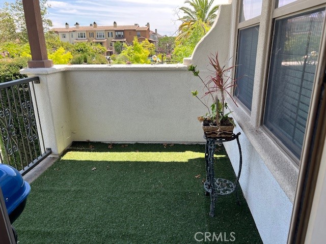 https://media.crmls.org/medias/851ed9a2-9aa6-4265-862a-d89d9769e933.jpg?preset=X-Large
