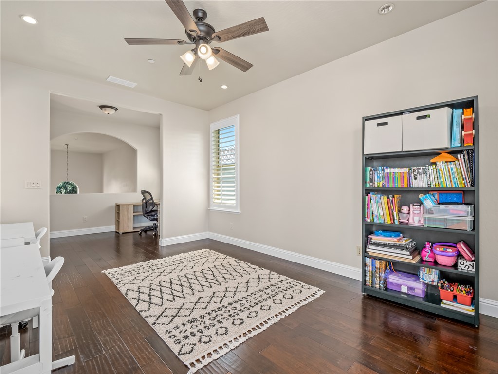Detail Gallery Image 23 of 43 For 11303 N via Napoli Dr, Fresno,  CA 93730 - 4 Beds | 3/1 Baths