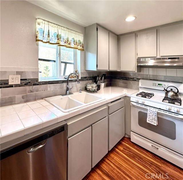 Detail Gallery Image 7 of 24 For 9601 Sepulveda Bld #8,  North Hills,  CA 91343 - 2 Beds | 2/1 Baths