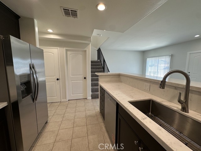 Detail Gallery Image 9 of 32 For 3755 E 52nd St, Maywood,  CA 90270 - 3 Beds | 3 Baths