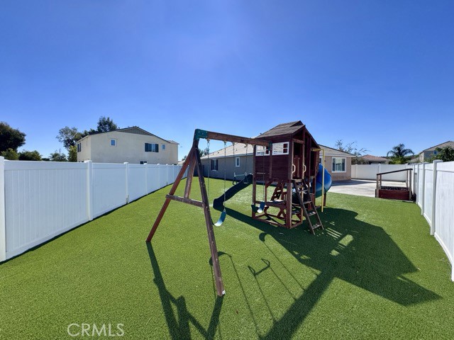 https://media.crmls.org/medias/8521b1a1-efe8-4775-ba04-53d293ae6476.jpg?preset=X-Large