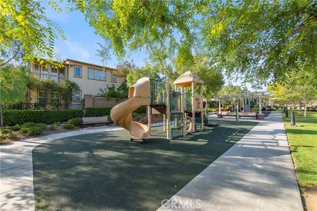 357 Flyers Lane, Tustin CA: https://media.crmls.org/medias/852223d3-efc1-4c24-b190-1cd95e5a853f.jpg