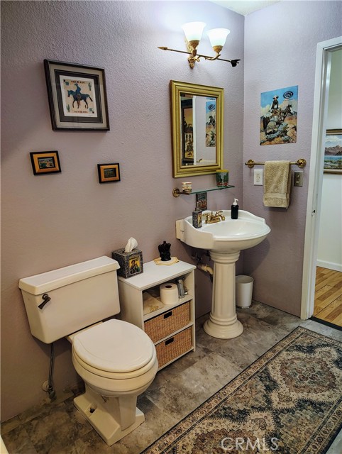 Detail Gallery Image 17 of 19 For 31420 Rabbit Springs Ln, Lucerne Valley,  CA 92356 - 5 Beds | 3 Baths