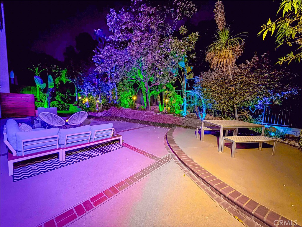 https://media.crmls.org/medias/8522a89f-733f-48f8-a62b-03dd09eff0fa.jpg?preset=X-Large