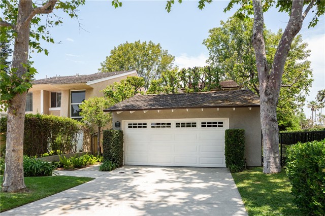 520 Laver Way, Newport Beach CA: https://media.crmls.org/medias/8522e55a-192a-4630-82b0-6d42b4085a5f.jpg