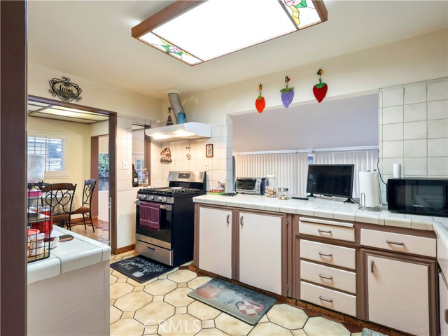 8651 Ranchito Avenue, Panorama City CA: https://media.crmls.org/medias/85232412-fc37-4dfd-9ef2-d9052cb80cf7.jpg