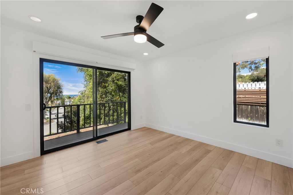 MLS #OC25221401 image #24