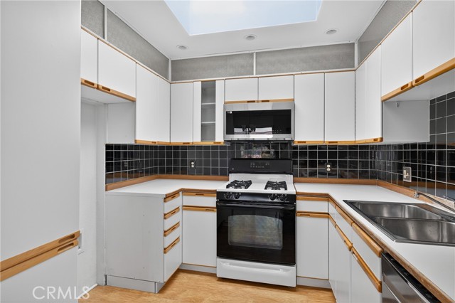 16700 Yukon Avenue, Torrance CA: https://media.crmls.org/medias/85236556-29e8-441c-9dc6-6189532a4362.jpg
