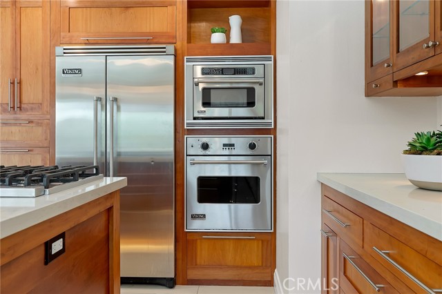 Image 18 of 73 For 4972 Park  