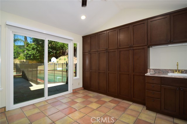 Detail Gallery Image 18 of 41 For 951 Firestone Cir, Simi Valley,  CA 93065 - 4 Beds | 3 Baths