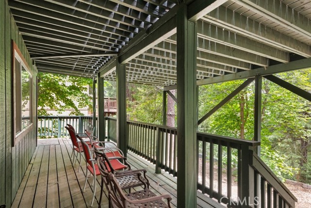 717 Crest Estates Drive, Lake Arrowhead CA: https://media.crmls.org/medias/85246d27-f157-4cf1-9f12-105c7c806f26.jpg
