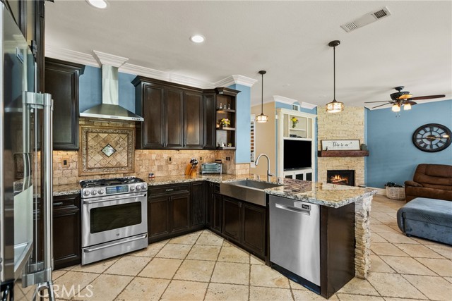 30463 Vineyard Lane, Castaic CA: https://media.crmls.org/medias/85247102-8ba1-4fa0-8a1f-ed0063a02477.jpg