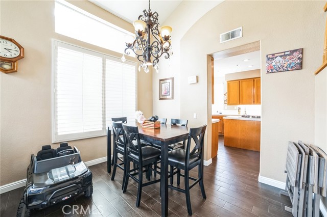 Detail Gallery Image 5 of 37 For 5418 Grand Prix Ct, Fontana,  CA 92336 - 3 Beds | 3 Baths