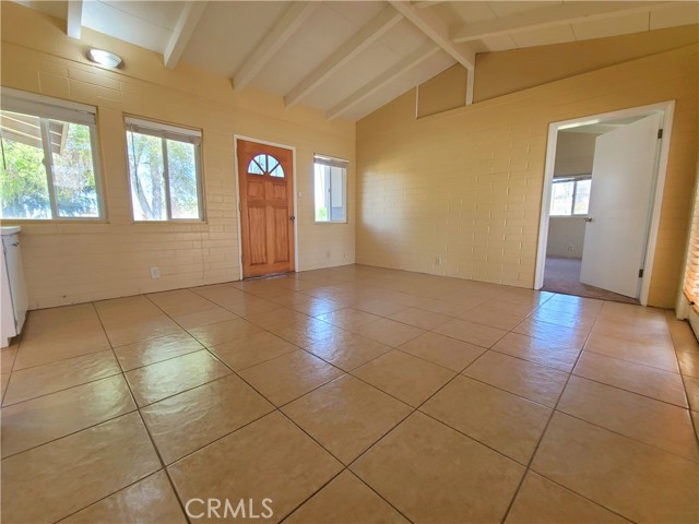 Detail Gallery Image 3 of 24 For 13195 13195 #FRONT,  Yucaipa,  CA 92399 - 3 Beds | 3 Baths