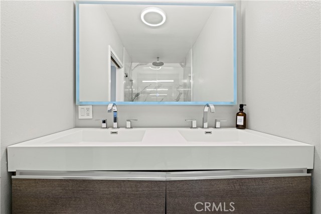 9778 Via Roma, Burbank CA: https://media.crmls.org/medias/85255dfb-bf98-4aff-8e58-b16e4e135513.jpg