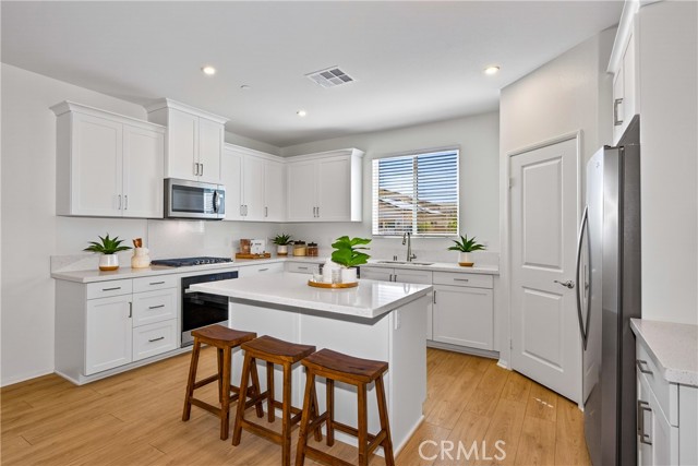 Detail Gallery Image 12 of 42 For 420 via Milano, Cathedral City,  CA 92234 - 3 Beds | 2 Baths