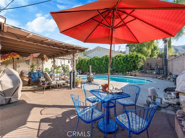 Entertaining is easy here.