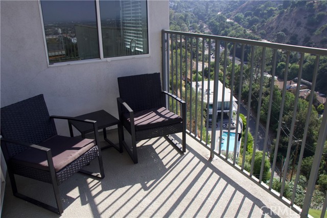 Detail Gallery Image 24 of 32 For 3847 Oakfield Dr., Sherman Oaks,  CA 91423 - 3 Beds | 1/1 Baths