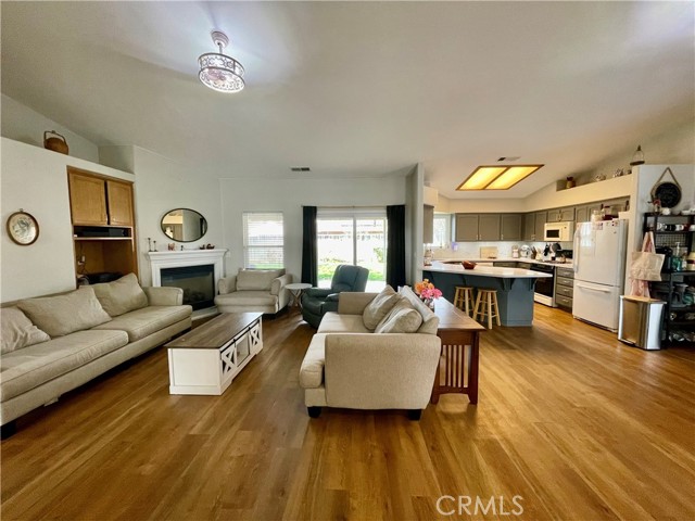 Detail Gallery Image 3 of 21 For 443 S Park, Kerman,  CA 93630 - 4 Beds | 2 Baths